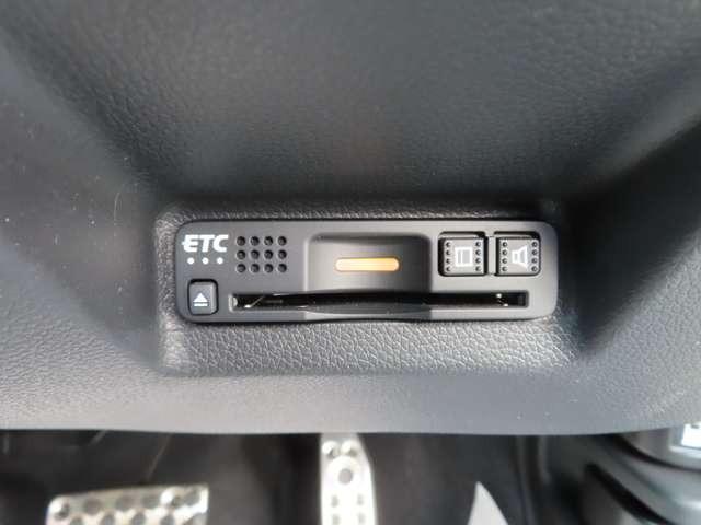 シャトル ハイブリッドZ ホンダセンシング 1年間走行距離無制限保証付き ナビ フルセグ 前後ドラレコ Rカメラ ETC LED AW フロントフォグランプ ルーフレール スマートキー シートヒーター DVD CD ミュージックプレイヤー接続可(17枚目)