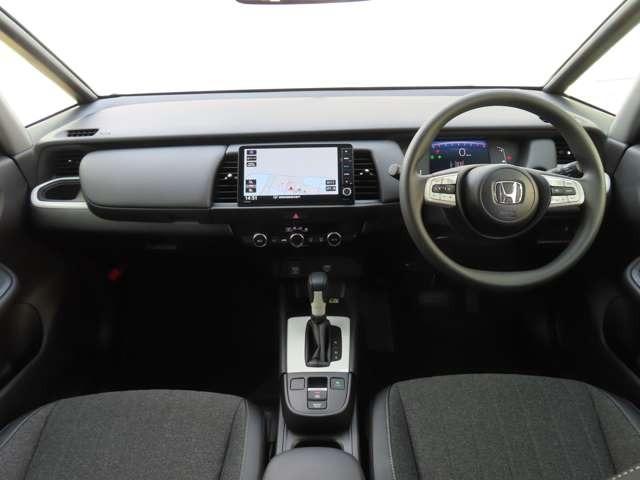 フィット ホーム　ナビ　フルセグ　Ｒカメラ　ＥＴＣ　ＬＥＤ　スマートキー　ＤＶＤ　ＣＤ　ミュージックサーバー　ミュージックプレイヤー接続可　衝突被害軽減ブレーキ　アダプティブクルーズコントロール　レーンキープアシスト（3枚目）