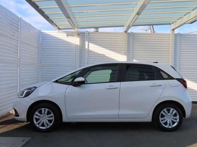 フィット ホーム　ナビ　フルセグ　Ｒカメラ　ＥＴＣ　ＬＥＤ　スマートキー　ＤＶＤ　ＣＤ　ミュージックサーバー　ミュージックプレイヤー接続可　衝突被害軽減ブレーキ　アダプティブクルーズコントロール　レーンキープアシスト（7枚目）