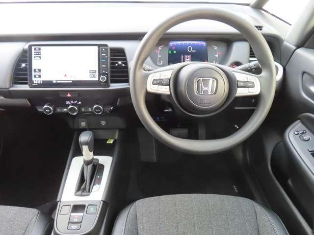 フィット ホーム　ナビ　フルセグ　Ｒカメラ　ＥＴＣ　ＬＥＤ　スマートキー　ＤＶＤ　ＣＤ　ミュージックサーバー　ミュージックプレイヤー接続可　衝突被害軽減ブレーキ　アダプティブクルーズコントロール　レーンキープアシスト（13枚目）