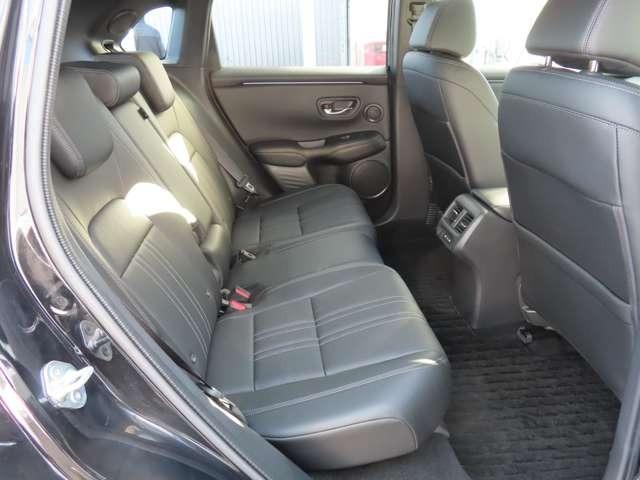 ＺＲ－Ｖ ｅ：ＨＥＶ　Ｚ特別仕様車ブラックスタイル　ナビ　フルセグ　Ｒカメラ　ＥＴＣ　ＬＥＤ　ＡＷ　スマートキー　電動シート　シートヒーター　ミュージックプレイヤー接続可　オートマチックハイビーム（12枚目）