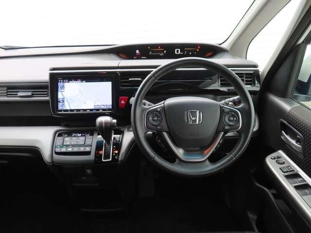 ステップワゴンスパーダ スパーダ　ホンダセンシング　ナビ　フルセグ　ドラレコ　Ｒカメラ　ＥＴＣ　ＡＷ　ＤＶＤ　ＣＤ　ミュージックサーバー　ミュージックプレイヤー接続可　スマートキー　後席モニター　両側（電動）スライドドア（16枚目）