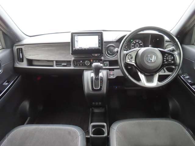 Ｎ－ＯＮＥ プレミアム　ツアラー　１年間走行距離無制限保証付き　ナビ　Ｒカメラ　ＥＴＣ　ＬＥＤ　ＡＷ　ＣＤ　ミュージックプレイヤー接続可　シートヒーター　スマートキー（3枚目）