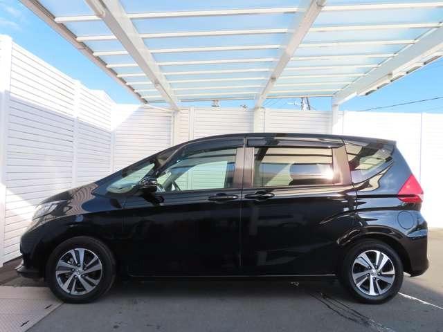 フリード Ｇ　ナビ　フルセグ　前後ドラレコ　Ｒカメラ　ＥＴＣ　ＬＥＤ　ＡＷ　両側（電動）スライドドア　スマートキー　３列シート　ウォークスルー　シートヒーター　ＤＶＤ　ＣＤ　ミュージックサーバー　盗難防止装置（7枚目）