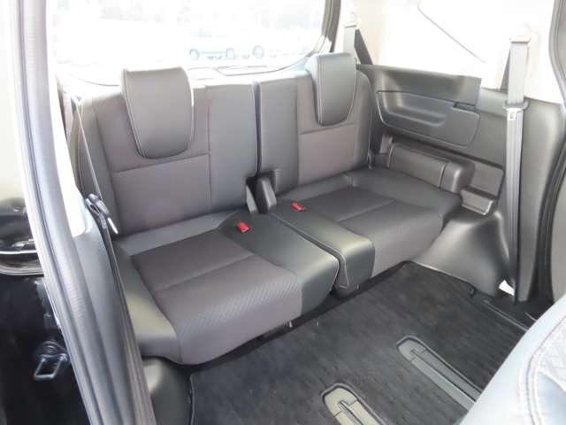 フリード Ｇ　ナビ　フルセグ　前後ドラレコ　Ｒカメラ　ＥＴＣ　ＬＥＤ　ＡＷ　両側（電動）スライドドア　スマートキー　３列シート　ウォークスルー　シートヒーター　ＤＶＤ　ＣＤ　ミュージックサーバー　盗難防止装置（12枚目）