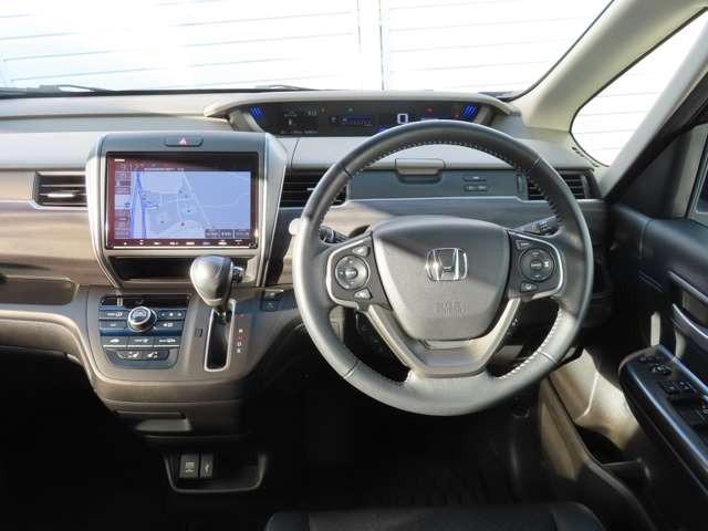 フリード Ｇ　ナビ　フルセグ　前後ドラレコ　Ｒカメラ　ＥＴＣ　ＬＥＤ　ＡＷ　両側（電動）スライドドア　スマートキー　３列シート　ウォークスルー　シートヒーター　ＤＶＤ　ＣＤ　ミュージックサーバー　盗難防止装置（14枚目）