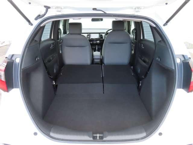 フィット RS ナビ フルセグ Rカメラ ETC LED AW ミュージックプレイヤー接続可 スマートキー 衝突被害軽減ブレーキ 盗難防止装置(11枚目)