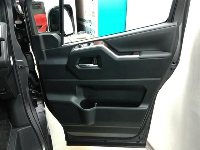 グランエース プレミアム　ワンオーナー　電動シート　安全装備　衝突被害軽減システム　横滑り防止機能　ＡＢＳ　エアバッグ　オートクルーズコントロール　盗難防止装置　バックカメラ　後席モニター　ＥＴＣ　ミュージックプレイヤー接続可（31枚目）