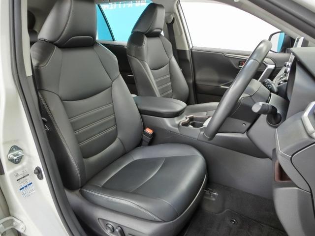 ＲＡＶ４ ハイブリッドＧ　ハイブリッド　ワンオーナー　４ＷＤ　電動シート　安全装備　衝突被害軽減システム　横滑り防止機能　ＡＢＳ　エアバッグ　オートクルーズコントロール　盗難防止装置　バックカメラ　ＥＴＣ　ドラレコ　キーレス（8枚目）