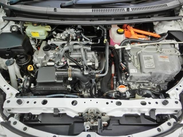 アクア Ｇブラックソフトレザーセレクション　ハイブリッド　ワンオーナー　衝突被害軽減システム　横滑り防止機能　ＡＢＳ　エアバッグ　オートクルーズコントロール　盗難防止装置　バックカメラ　ＥＴＣ　ドラレコ　ミュージックプレイヤー接続可　ＣＤ（7枚目）