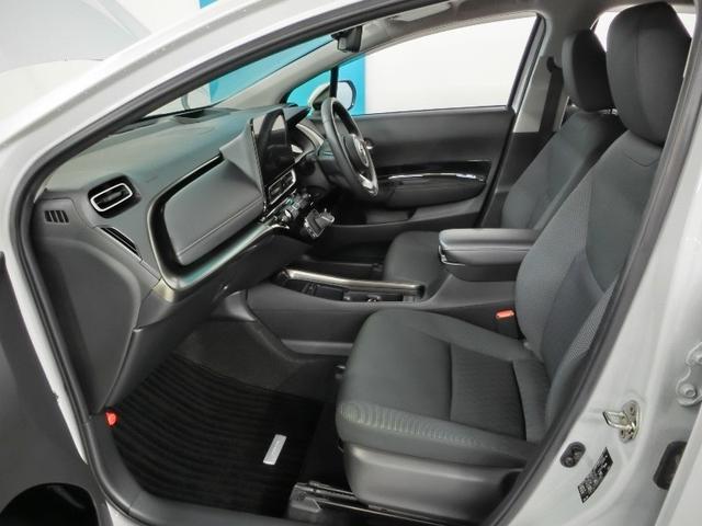 アクア Ｚ　ハイブリッド　ワンオーナー　安全装備　衝突被害軽減システム　横滑り防止機能　ＡＢＳ　エアバッグ　オートクルーズコントロール　盗難防止装置　ナビ　バックカメラ　ＥＴＣ　ドラレコ　スマートキー　キーレス（12枚目）