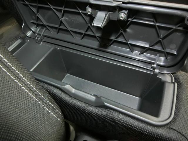タフト Ｇ　ダーククロムベンチャー　サンルーフ　安全装備　衝突被害軽減システム　横滑り防止機能　ＡＢＳ　エアバッグ　盗難防止装置　アイドリングストップ　バックカメラ　ミュージックプレイヤー接続可　ＣＤ　スマートキー　キーレス　フル装備（34枚目）