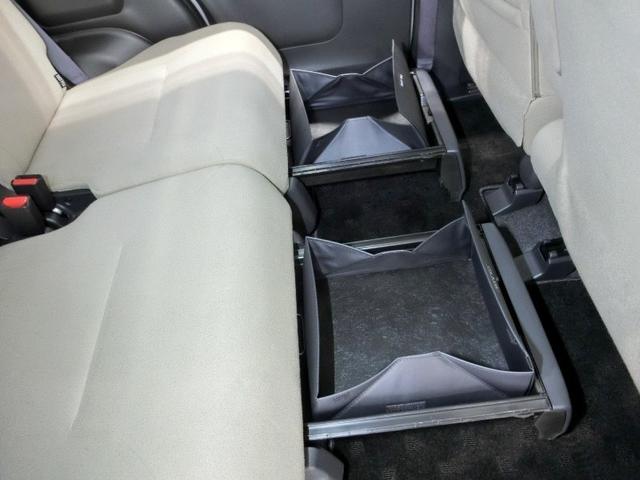 ムーヴキャンバス Ｘリミテッドメイクアップ　ＳＡＩＩＩ　衝突被害軽減システム　横滑り防止機能　ＡＢＳ　エアバッグ　盗難防止装置　アイドリングストップ　ＥＴＣ　ミュージックプレイヤー接続可　ＣＤ　スマートキー　キーレス　フル装備　両側電動スライド　オートマ（17枚目）