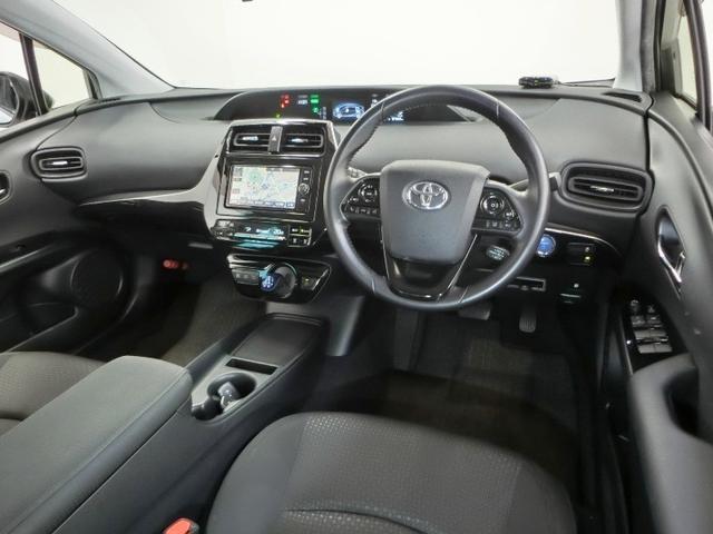 プリウス Ｓ　ハイブリッド　ワンオーナー　安全装備　衝突被害軽減システム　横滑り防止機能　ＡＢＳ　エアバッグ　オートクルーズコントロール　盗難防止装置　バックカメラ　ＥＴＣ　ドラレコ　ミュージックプレイヤー接続可（17枚目）