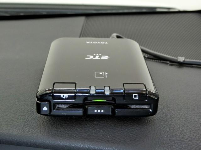 プリウス Ｓ　ハイブリッド　ワンオーナー　安全装備　衝突被害軽減システム　横滑り防止機能　ＡＢＳ　エアバッグ　オートクルーズコントロール　盗難防止装置　バックカメラ　ＥＴＣ　ドラレコ　ミュージックプレイヤー接続可（29枚目）