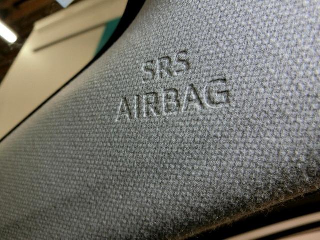 プリウス Ａ　ハイブリッド　ワンオーナー　安全装備　衝突被害軽減システム　横滑り防止機能　ＡＢＳ　エアバッグ　オートクルーズコントロール　盗難防止装置　バックカメラ　ドラレコ　ミュージックプレイヤー接続可　ＣＤ（11枚目）