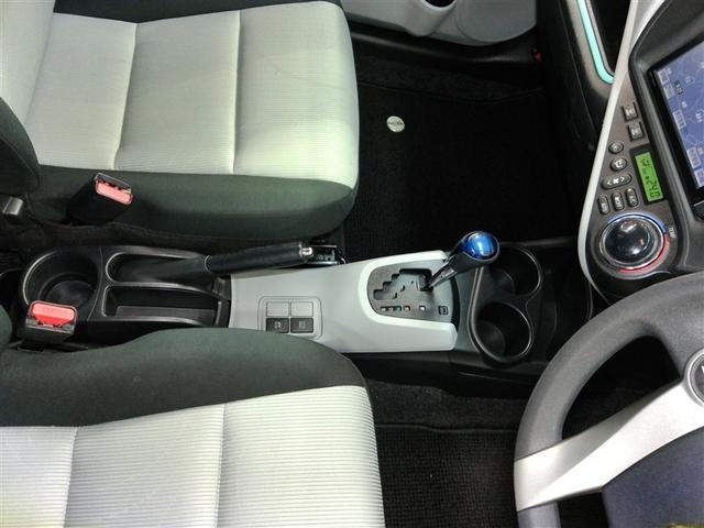 アクア S ハイブリッド ワンオーナー 横滑り防止機能 ABS エアバッグ 盗難防止装置 バックカメラ ETC ミュージックプレイヤー接続可 CD スマートキー キーレス フル装備 オートマ(13枚目)