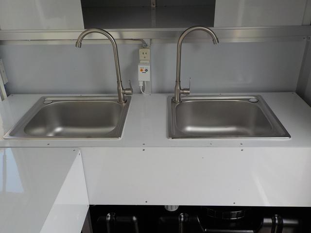 　キッチンカー　シンク２個　タンク２個　作業台　換気扇　外部電源　フローリング　コンセント　ＬＥＤ照明(11枚目)