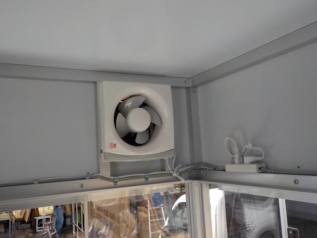 　キッチンカー　シンク２個　タンク２個　作業台　換気扇　外部電源　フローリング　コンセント　ＬＥＤ照明(17枚目)