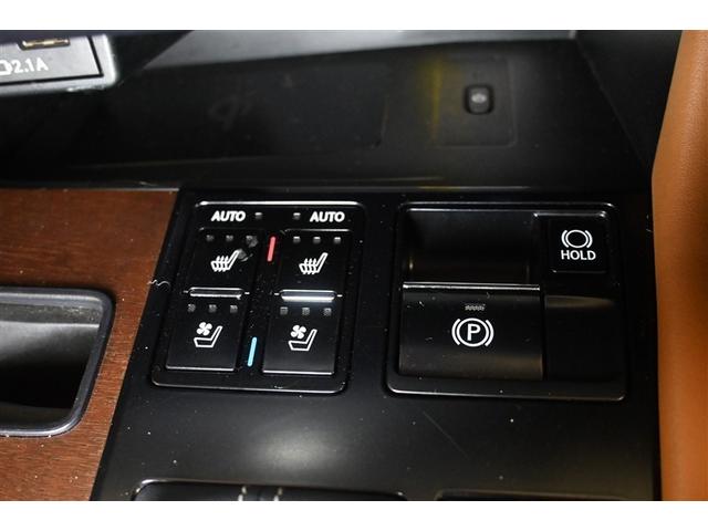 シートヒーター／シートベンチレーター装備！シートを暖めたり、シートから風を出して通気をよくでき快適です♪電動パーキングブレーキ搭載！スイッチ操作でパーキングブレーキを作動・解除できます。