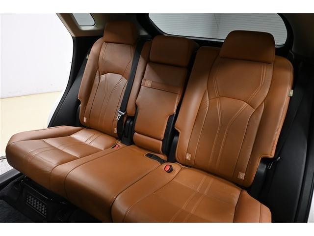 乗り込みやすく程よい広さのあるリアシート☆