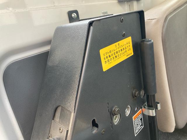 ミニキャブバン ＣＤ　４ＷＤ　福祉車両　車椅子収納　電動昇降リフト　リモコンスイッチ（27枚目）