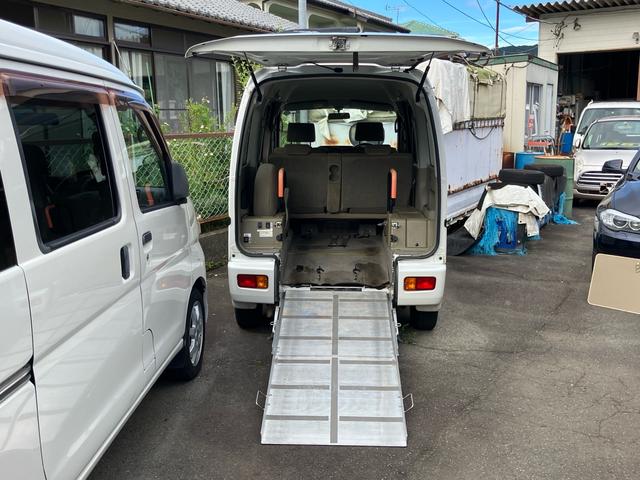 アトレーワゴン 　スローパー　リヤシート付仕様＋コード付リモコン　昇降　ウインチ電動固定　オートエアコン　キーレスエントリー　アルミホイール　電動格納ミラー（3枚目）