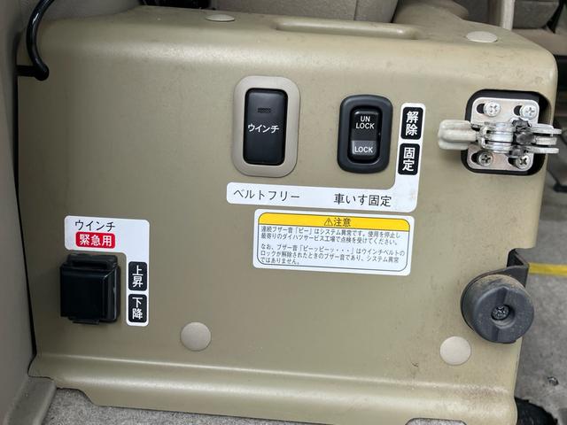 アトレーワゴン 　スローパー　リヤシート付仕様＋コード付リモコン　昇降　ウインチ電動固定　オートエアコン　キーレスエントリー　アルミホイール　電動格納ミラー（7枚目）