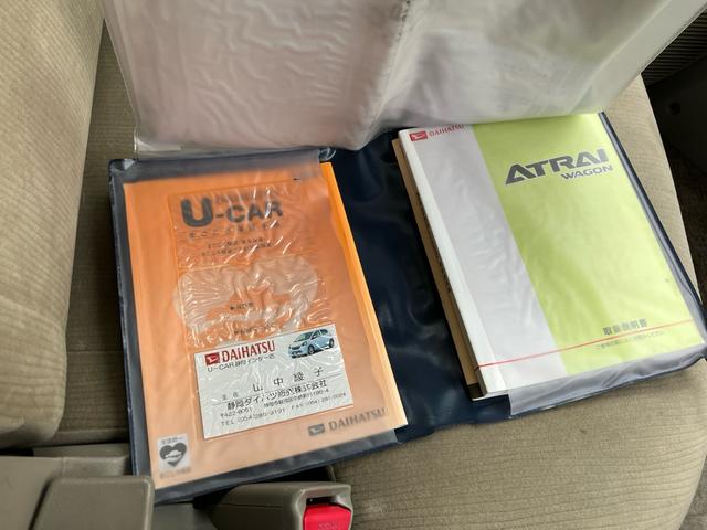 アトレーワゴン 　スローパー　リヤシート付仕様＋コード付リモコン　昇降　ウインチ電動固定　オートエアコン　キーレスエントリー　アルミホイール　電動格納ミラー（32枚目）