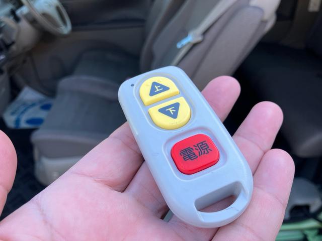タント 　ウェルカムシート　福祉車両　助手席電動回転リフトシート　リモコン付き　電動スライドミラクルオープンドア　メモリナビＴＶ（45枚目）