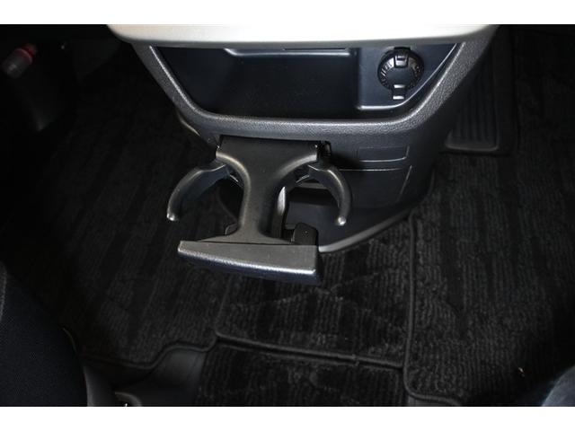 ノア Ｓｉ　フルセグ　ＨＤＤナビ　ＤＶＤ再生　ミュージックプレイヤー接続可　バックカメラ　ＥＴＣ　両側電動スライド　ＨＩＤヘッドライト　ウオークスルー　乗車定員８人　３列シート（12枚目）