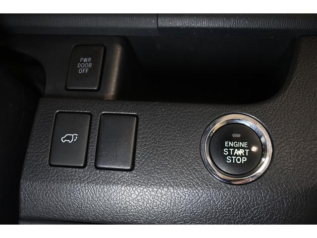 ノア Ｓｉ　フルセグ　ＨＤＤナビ　ＤＶＤ再生　ミュージックプレイヤー接続可　バックカメラ　ＥＴＣ　両側電動スライド　ＨＩＤヘッドライト　ウオークスルー　乗車定員８人　３列シート（18枚目）