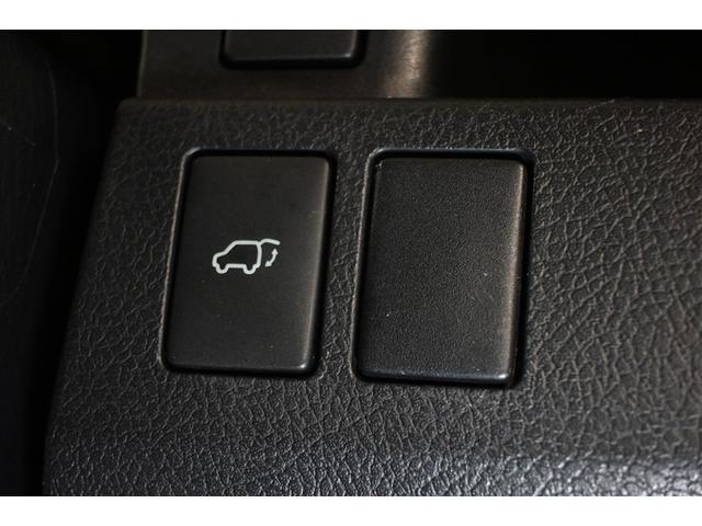 ノア Ｓｉ　フルセグ　ＨＤＤナビ　ＤＶＤ再生　ミュージックプレイヤー接続可　バックカメラ　ＥＴＣ　両側電動スライド　ＨＩＤヘッドライト　ウオークスルー　乗車定員８人　３列シート（20枚目）