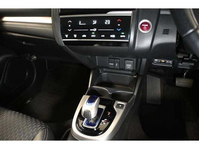 フィットハイブリッド Ｌパッケージ　フルセグ　メモリーナビ　ＤＶＤ再生　ミュージックプレイヤー接続可　バックカメラ　衝突被害軽減システム　ＥＴＣ　ＬＥＤヘッドランプ　社外アルミホイール（9枚目）