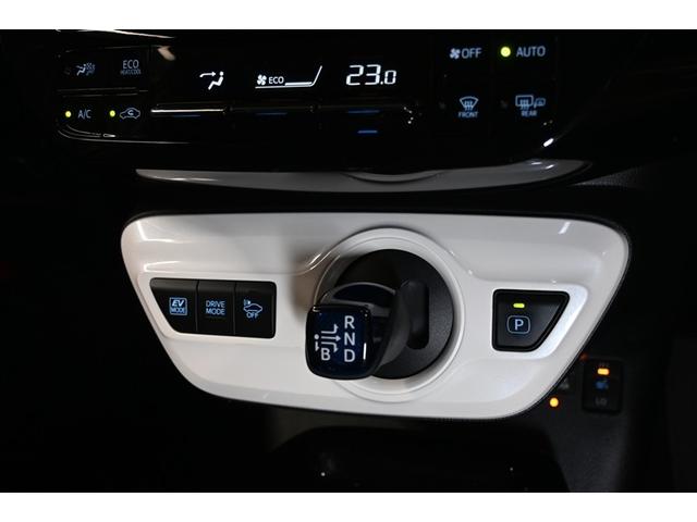 プリウス Ａツーリングセレクション　フルセグ　メモリーナビ　ＤＶＤ再生　ミュージックプレイヤー接続可　バックカメラ　衝突被害軽減システム　ＥＴＣ　ドラレコ　ＬＥＤヘッドランプ（11枚目）