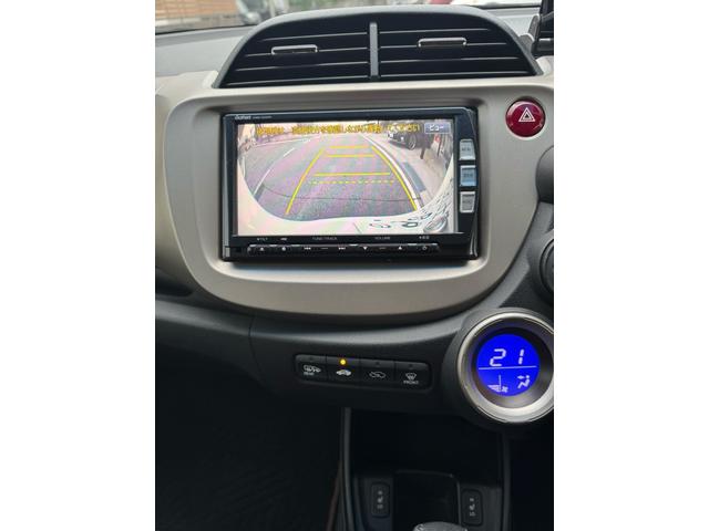フィットハイブリッド スマートセレクション　ファインスタイル　バックカメラ　フルセグＴＶ　Ｂｌｕｅｔｏｏｔｈ　　ナビ　ＥＴＣ　　アルミホイール　ドアバイザー（3枚目）