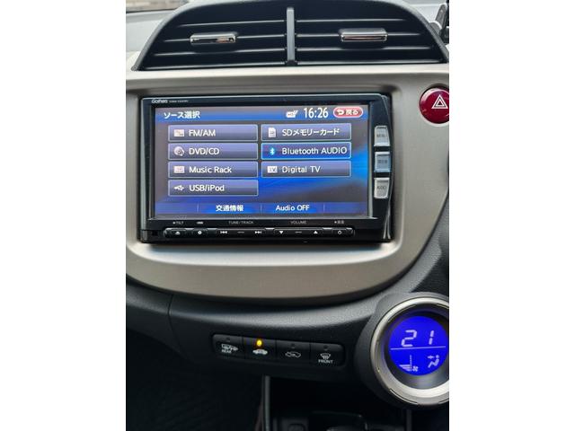 フィットハイブリッド スマートセレクション　ファインスタイル　バックカメラ　フルセグＴＶ　Ｂｌｕｅｔｏｏｔｈ　　ナビ　ＥＴＣ　　アルミホイール　ドアバイザー（5枚目）