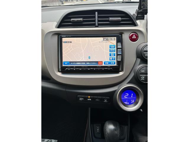 フィットハイブリッド スマートセレクション　ファインスタイル　バックカメラ　フルセグＴＶ　Ｂｌｕｅｔｏｏｔｈ　　ナビ　ＥＴＣ　　アルミホイール　ドアバイザー（6枚目）