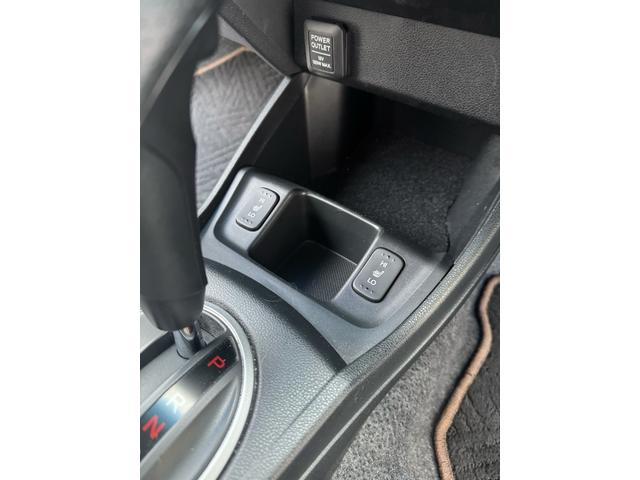 フィットハイブリッド スマートセレクション　ファインスタイル　バックカメラ　フルセグＴＶ　Ｂｌｕｅｔｏｏｔｈ　　ナビ　ＥＴＣ　　アルミホイール　ドアバイザー（10枚目）