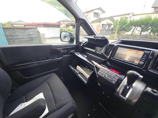 ステップワゴンスパーダ Ｓ　フリップダウンモニター　ナビＴＶ　バックカメラ　片側パワースライドドア　ＥＴＣ　ドアバイザー（12枚目）