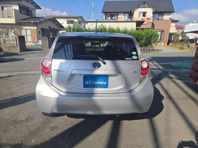 アクア Ｓ　アルミホイール　Ｂｌｕｅｔｏｏｔｈ　ナビ　バックカメラ　スマートキー２ヶ　プッシュスタート　ハイブリッド車　ＥＴＣ　ドアバイザー（2枚目）