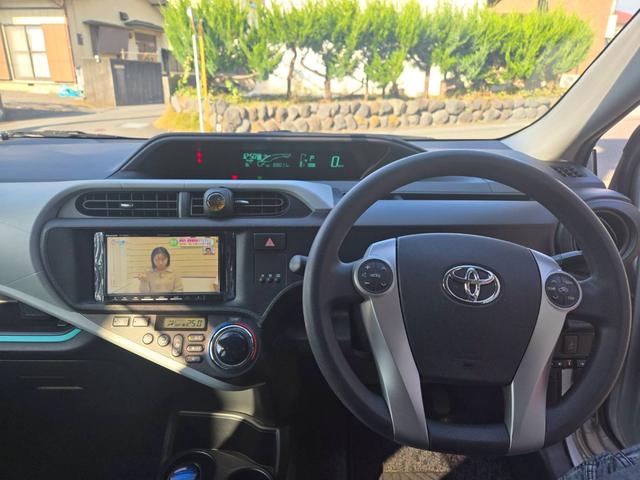 アクア Ｓ　アルミホイール　Ｂｌｕｅｔｏｏｔｈ　ナビ　バックカメラ　スマートキー２ヶ　プッシュスタート　ハイブリッド車　ＥＴＣ　ドアバイザー（3枚目）