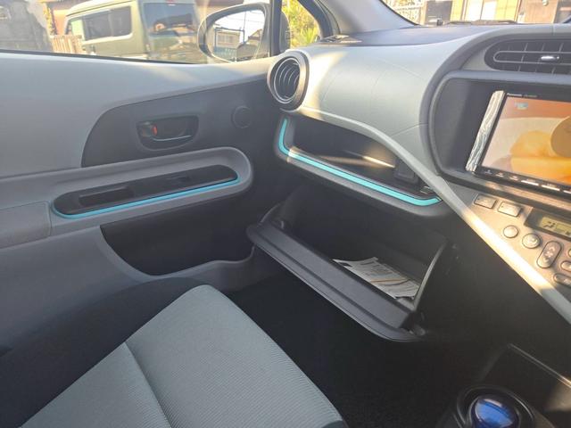 アクア Ｓ　アルミホイール　Ｂｌｕｅｔｏｏｔｈ　ナビ　バックカメラ　スマートキー２ヶ　プッシュスタート　ハイブリッド車　ＥＴＣ　ドアバイザー（13枚目）