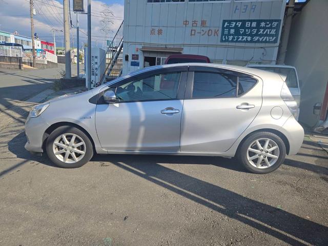 アクア Ｓ　アルミホイール　Ｂｌｕｅｔｏｏｔｈ　ナビ　バックカメラ　スマートキー２ヶ　プッシュスタート　ハイブリッド車　ＥＴＣ　ドアバイザー（18枚目）