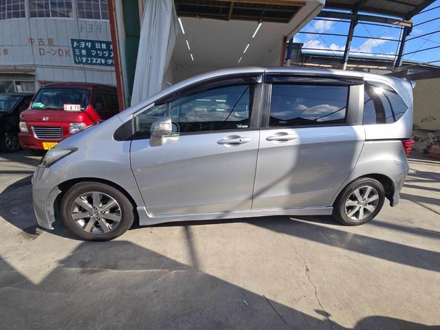 フリード フレックスｉ　エアロ　両側パワースライドドア　ナビ　フルセグＴＶ　バックカメラ　ＥＴＣ　電動格納ミラー　スマートキー　オートエアコン　ドアバイザー　アルミホイール　フリップダウンモニター（19枚目）