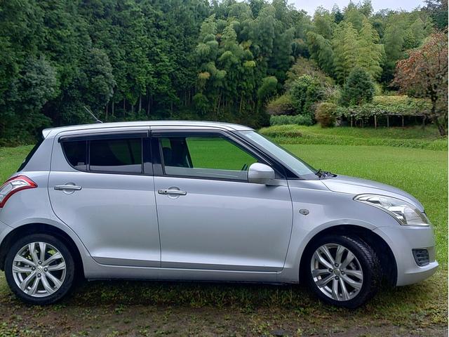 スイフト XG 5速マニュアル RS16インチアルミホイル チタンフェイスマフラー スマートキー スタッドレスタイヤセット オプションレイズアルミホイル(4枚目)