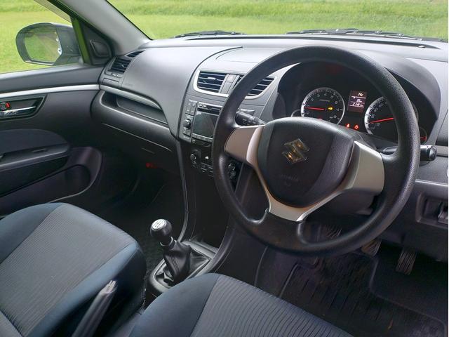 スイフト XG 5速マニュアル RS16インチアルミホイル チタンフェイスマフラー スマートキー スタッドレスタイヤセット オプションレイズアルミホイル(15枚目)