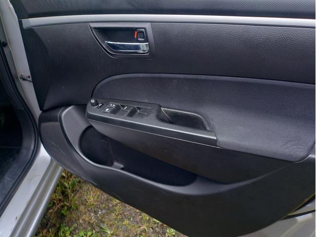 スイフト XG 5速マニュアル RS16インチアルミホイル チタンフェイスマフラー スマートキー スタッドレスタイヤセット オプションレイズアルミホイル(25枚目)