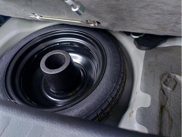 スイフト XG 5速マニュアル RS16インチアルミホイル チタンフェイスマフラー スマートキー スタッドレスタイヤセット オプションレイズアルミホイル(29枚目)