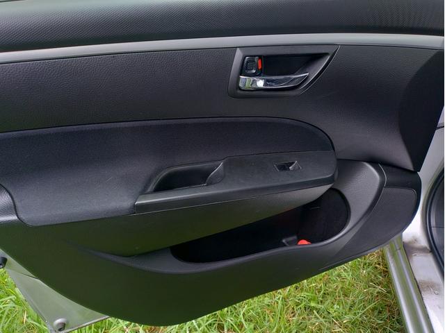 スイフト XG 5速マニュアル RS16インチアルミホイル チタンフェイスマフラー スマートキー スタッドレスタイヤセット オプションレイズアルミホイル(33枚目)